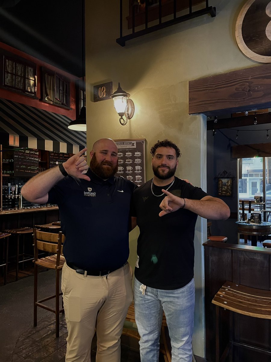 abusharkh6's tweet photo. Had a great dinner with @CoachZachParks I appreciate you coming down and getting to know me as player most importantly as a person! 🐝🆙💯 @GracelandFB @coachmcquillan https://t.co/yWRMgyrcO8