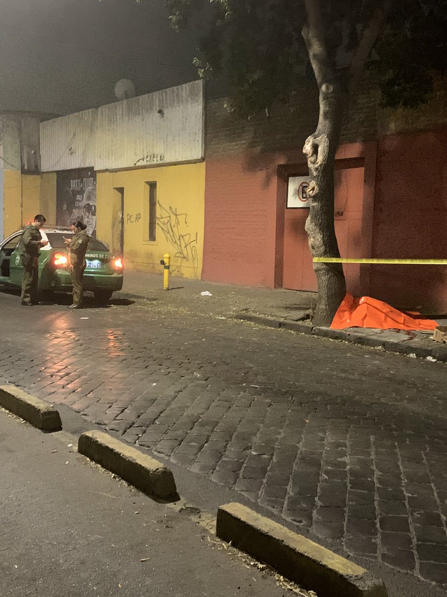 marcelobeltran's tweet photo. Lo mismo quisiéramos en el #barrioyungay donde acaban de asesinar a tiros a una persona. Calle Bulnes con San Pablo @Muni_Stgo @Carabdechile @Cooperativa @biobio https://t.co/IT15eoJCZ9