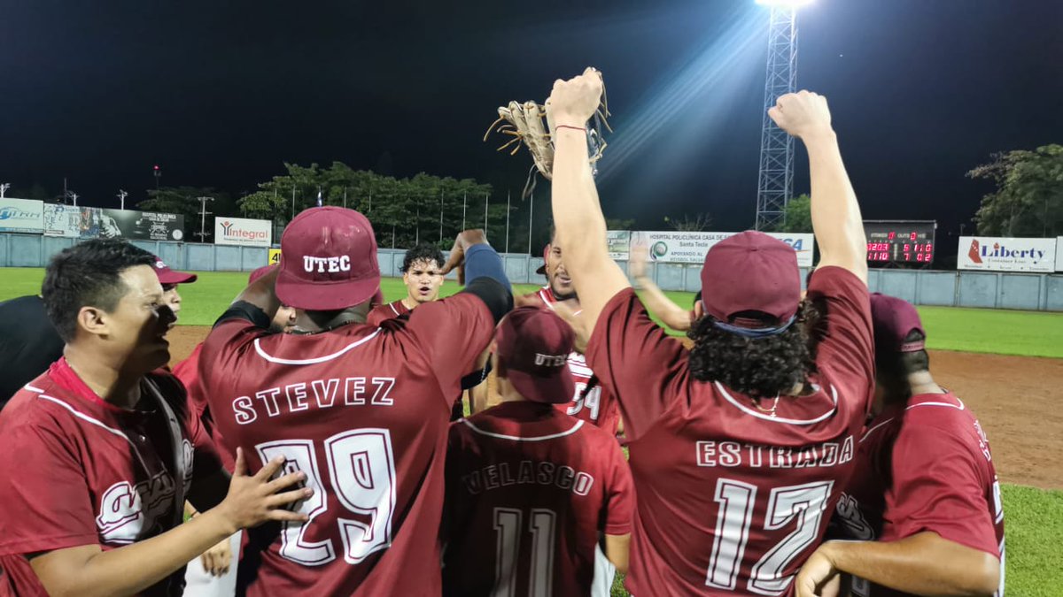 DeportesGMV's tweet photo. Terminó el juego 6 de las Finales de la @LNB_SV.
UTEC 8-7 Nacionales
Serie: UTEC 4-2 Nacionales
Las Águilas son campeones de la #CopaFESA2022 del béisbol salvadoreño.
Vía: @miltonaparicio https://t.co/GykqhYdFtM