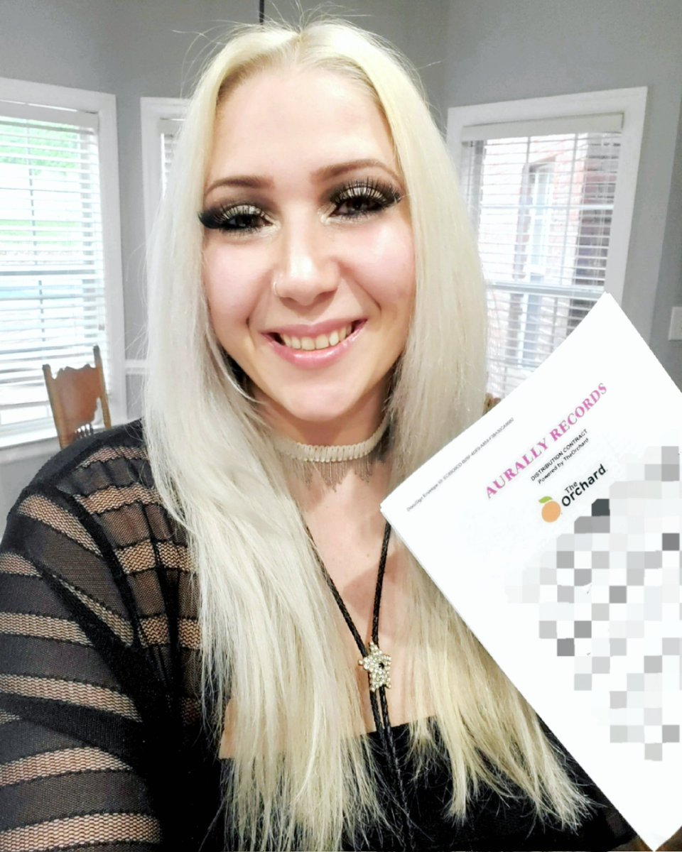 AlyssaRuffin's tweet image. 🥳HAPPY CINCO DE MAYO!! Today I signed a #distributiondeal with @AurallyRecords a #Sony subsidiary label powered by #TheOrchard SO EXCITED!! Woohoo!👩🏼‍🎤🎙🎶💿#recordingartist #singersongwriter #alyssaruffin #musicandthemission #aurally #aurallyrecords #Sony #theorchard #SonyOrchard