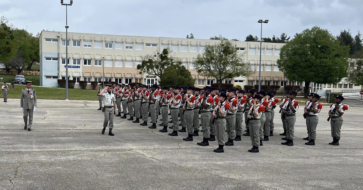 CDC3RAMa's tweet image. Jeudi 5 mai, après 2 ans à la tête des Loups de la batterie d’acquisition et de surveillance du #3RAMa le capitaine Charles cède sa place au capitaine Dorian. Bon vent et belle mer au Cne Charles après ces 2 ans d’engagement intense. Félicitations au Cne Dorian et au paquet! 🐺👊🏼