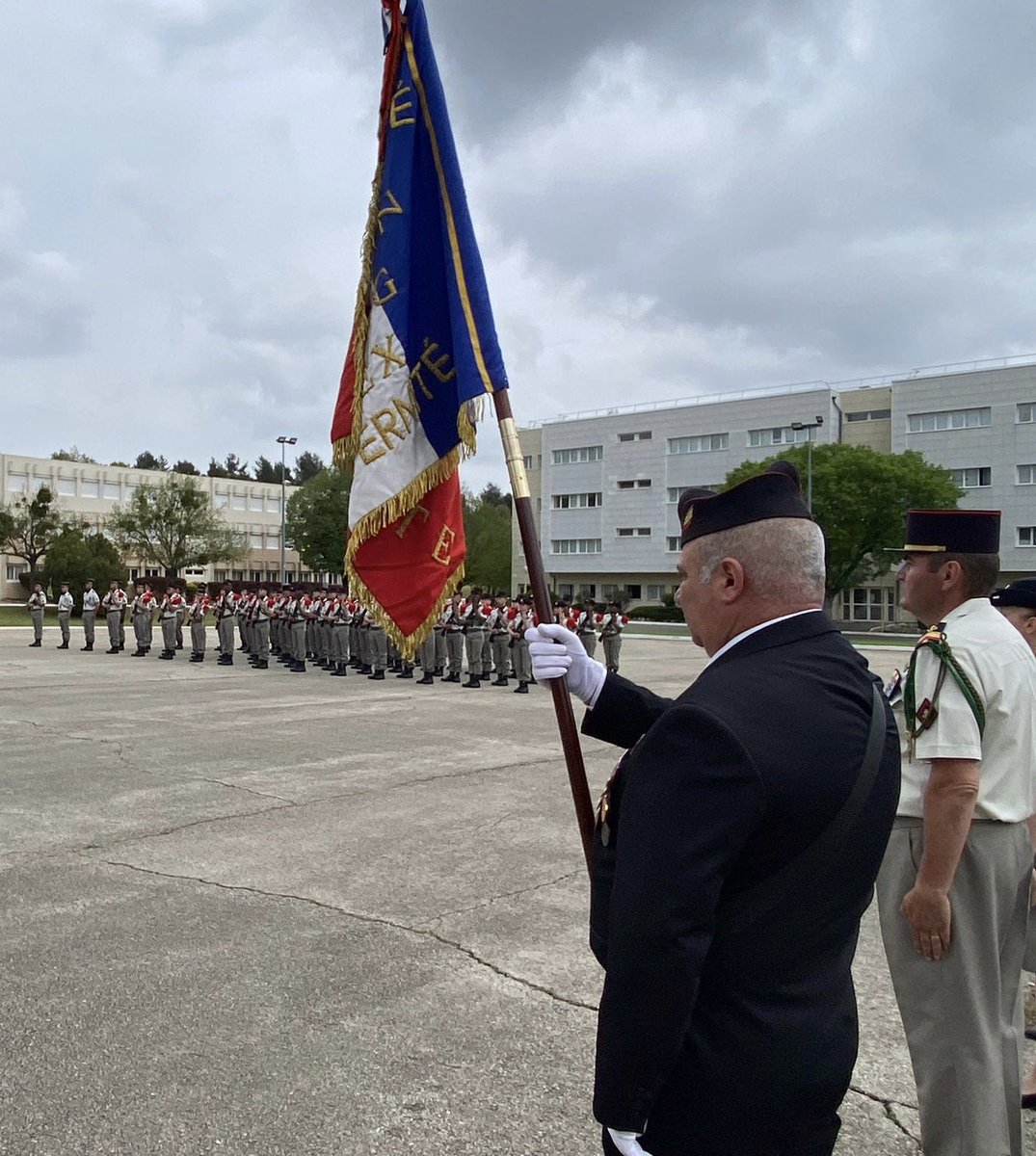 CDC3RAMa's tweet image. Jeudi 5 mai, après 2 ans à la tête des Loups de la batterie d’acquisition et de surveillance du #3RAMa le capitaine Charles cède sa place au capitaine Dorian. Bon vent et belle mer au Cne Charles après ces 2 ans d’engagement intense. Félicitations au Cne Dorian et au paquet! 🐺👊🏼