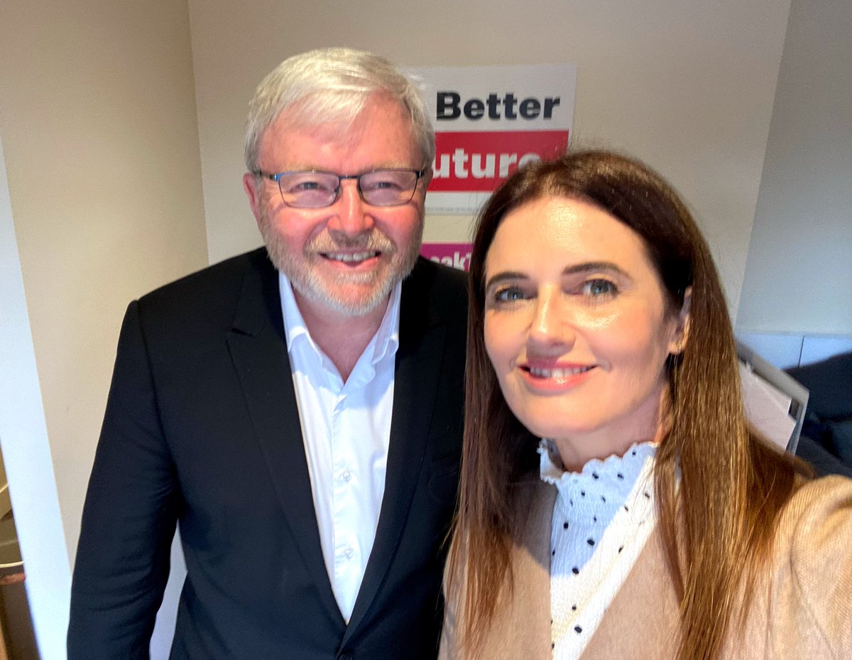 AliFranceMP's tweet photo. Look who’s in the office. 👇So grateful to have the support of @MrKRudd😊 #Dickson https://t.co/YBYJzLkJjo