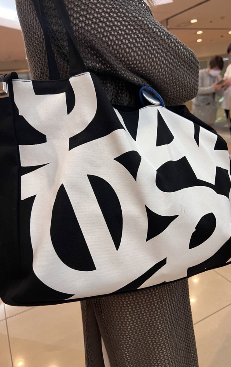 Ignitestore1's tweet photo. Japanese fans, are you having fun? Are you excited? 🎉 Share the momented of this fan meeting. #Singto1stJapanFM2022 #SingtoPrachaya please. 😳🥹
Thank you for your support us. #IGNITExSINGTO Japanese fans carry Ita bags and hanging key chains Singto Idol. The team so happy. ❤️ https://t.co/jRme4jL6m8