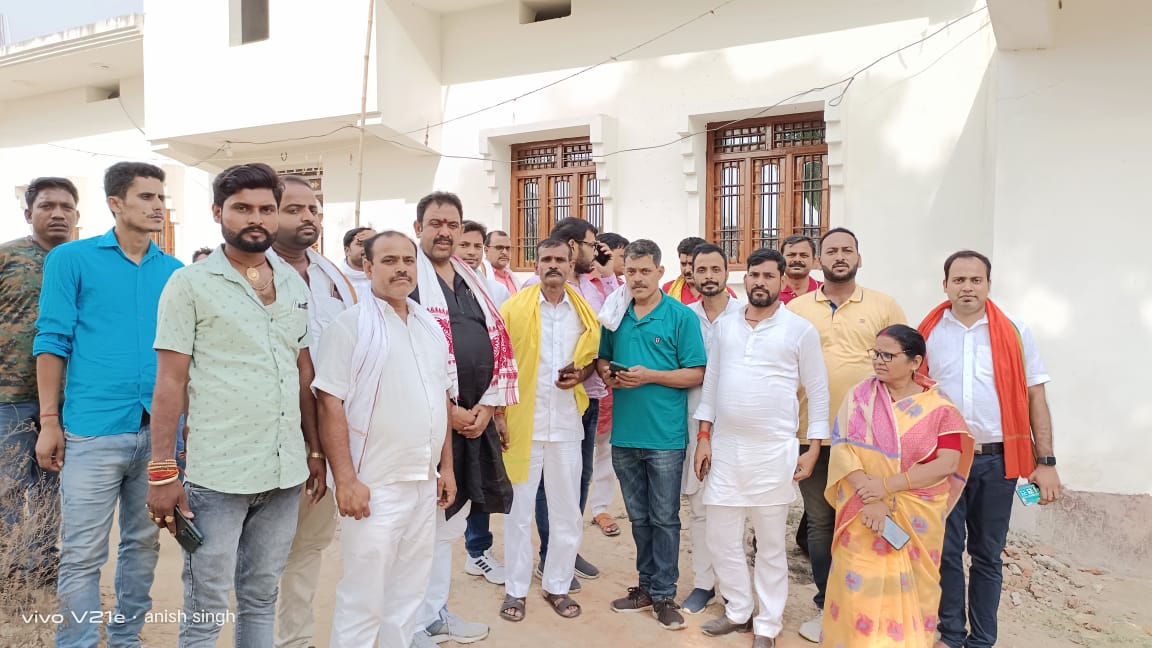 Dharmen43619168's tweet photo. जीवन उसी का मस्त है जो स्वयं के कार्य में ब्यस्त है परेशान वहीं है जो दुसरों की खुशीयों से त्रस्त है।। इसलिए सभी से प्रेम करों और मस्त रहो।। यही जीवन का मुल अधार है महादेव हम सभी की रक्षा करें एवं सारी मनोकामनाएं पूरी करे।।#पंचायत #का #सेवक #धमेन्द्र #कुमार #बलियां #पंचायत🙏🙏 https://t.co/nJYUuWtaTC