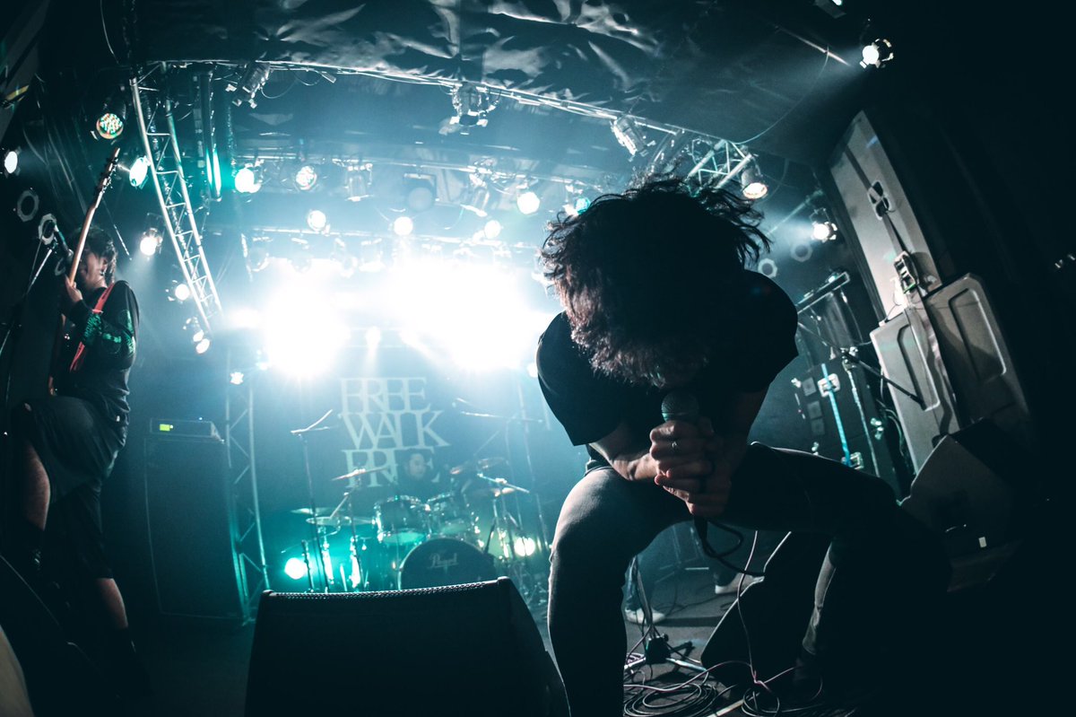FreeWalkFree's tweet photo. FREE WALK FREE ”Mix Box" @Queblick 無事終了!

-SET-
カナリヤ
GOLDEN DEEP SLUMBER

アオ
NOT FOUND
コバルトブルーの夜

SWAY
WALKING DEAD

📸 by eno(@acp696)

ご覧頂いた皆様、ありがとうございました!!

#FreeWalkFree #Live #福岡 #天神 #Queblick #LivePhotography https://t.co/J1VNFQt3kP