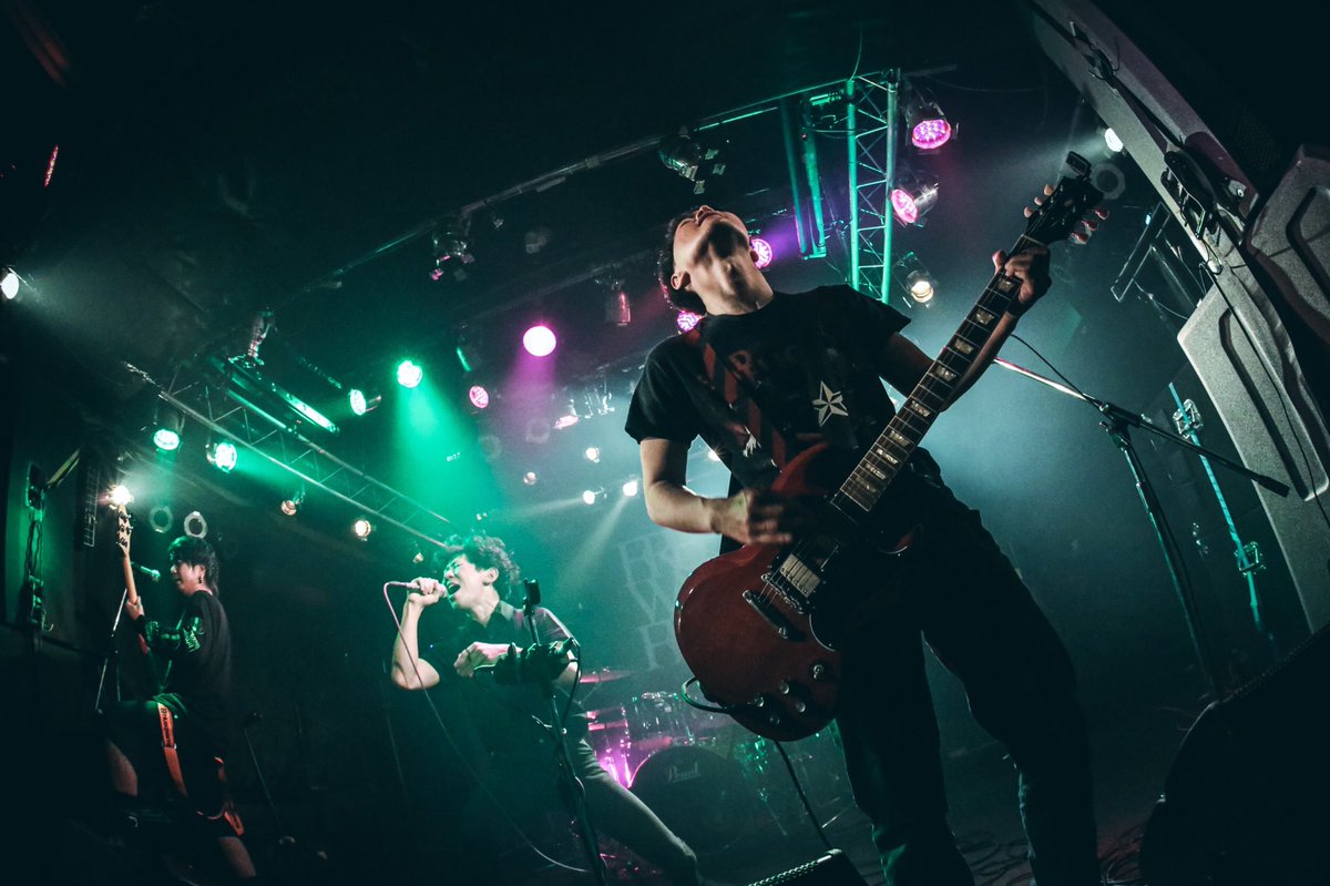 FreeWalkFree's tweet photo. FREE WALK FREE ”Mix Box" @Queblick 無事終了!

-SET-
カナリヤ
GOLDEN DEEP SLUMBER

アオ
NOT FOUND
コバルトブルーの夜

SWAY
WALKING DEAD

📸 by eno(@acp696)

ご覧頂いた皆様、ありがとうございました!!

#FreeWalkFree #Live #福岡 #天神 #Queblick #LivePhotography https://t.co/J1VNFQt3kP