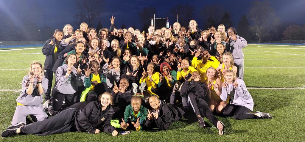 erinnvarga2's tweet photo. Crushed expectations under the heel of our spikes :)

🥇 2022 MVC Champions!!
🥇 1st in 400H, undefeated Conference Champion Fresh+Soph
🥉 3rd in 400m, 4x400, 4th SMR

🥇 1st in team spirit for the most loving, supportive, number one cheering team! We did this together 💚 https://t.co/kNJr5QUV86