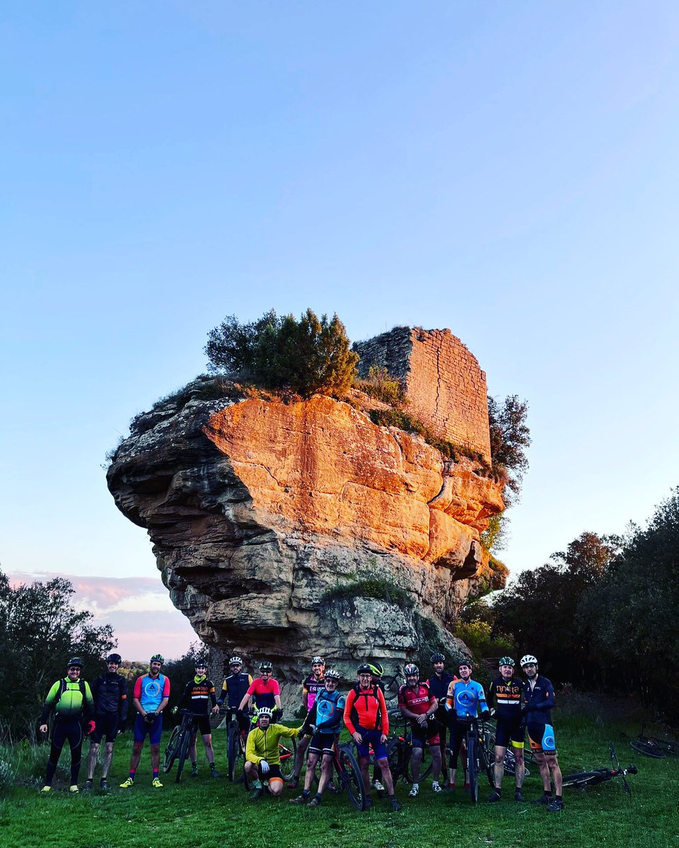 bikemoia's tweet photo. Un dijous de BTT fins al Castell de la Popa, això és BIKE MOIÀ 👊🏻😍

#bikemoia #atope #dijousguais #pedrera #somtotsitotes #petitsigrans #moia #moianes #descobrir #patrimoni #catalunya https://t.co/dx49ejN2Bx