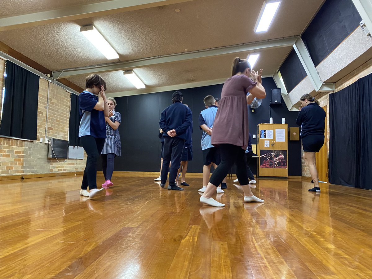 JamesMeehanHS's tweet photo. Burra Bamal C-A-C NAISDA Dance Project impressively worked with our student to create a moving dance performance #lovewhereyoulearn #connecttoCulture @PBordado @KrishnaP34 @MsRatusau @RogersLeesa @_iEndo https://t.co/iBo7phlAvt