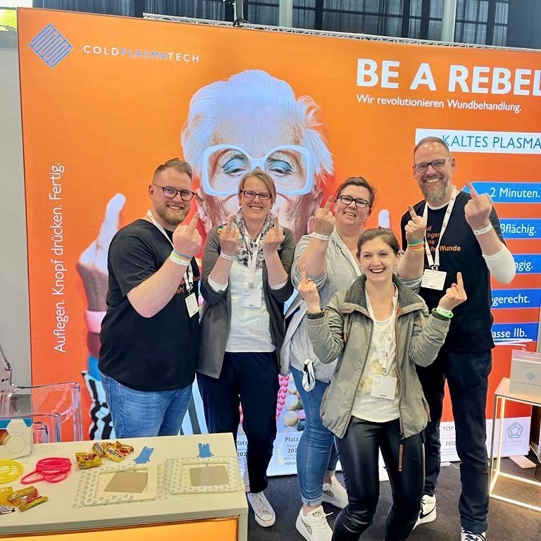 coldplasmatech's tweet photo. Und es werden jeden Tag mehr!  - Die Wundrebellen von Coldplasmatech erobern den  deutschen Wundmarkt. Die Zeit für chronische Wunden ist abgelaufen. "BE A REBEL" - wir revolutionieren Wundbehandlung. 
#BeARebel #Coldplasmatech #chronischewunden #Wundrebellen 😊😊😊😊 https://t.co/tVvFZNTrgQ