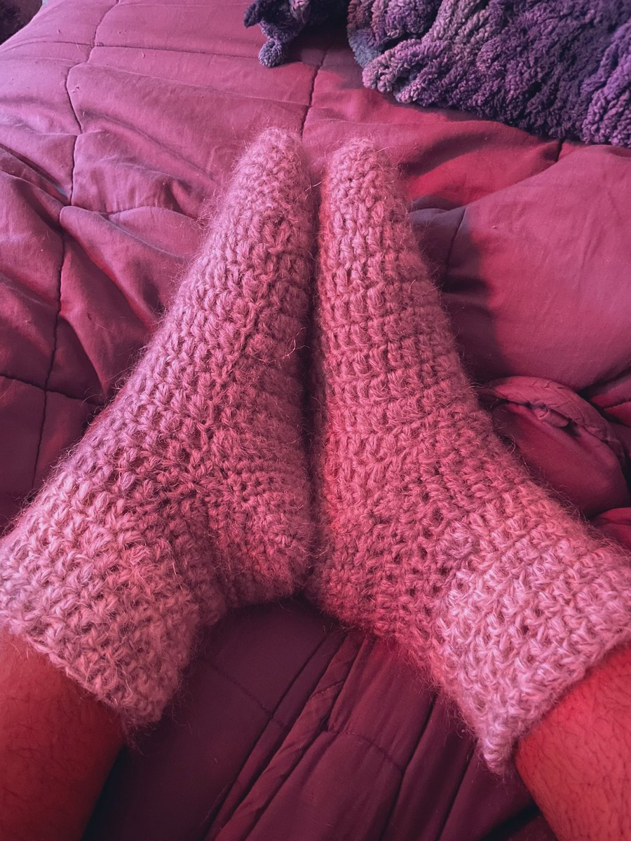 Shuuunea's tweet photo. This is too lame to show on ig so everyone pls look at these socks I made🥰crochet and knit!! https://t.co/bvWDgFdI3G
