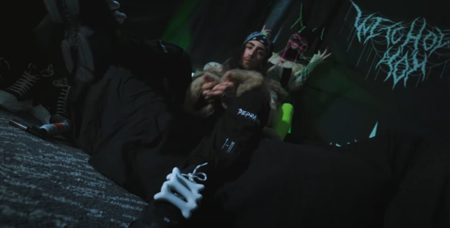 is_0npucchi's tweet photo. 報告が遅れましたが
TRASHGANGであり、HellhoundmilitiaのメンバーでもあるWitchouse40k氏のNewMV
「HOBGOBLIN」で自身のロゴを今回も使用して貰ってます🔥 ぜひCheckしてみてください🤗
＃Witchouse40k ＃TRASH新ドラゴン ＃HellHoundmilitia 
https://t.co/wif8v6JnRR https://t.co/HJgHQKfjHm