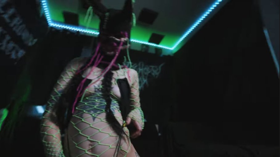 is_0npucchi's tweet photo. 報告が遅れましたが
TRASHGANGであり、HellhoundmilitiaのメンバーでもあるWitchouse40k氏のNewMV
「HOBGOBLIN」で自身のロゴを今回も使用して貰ってます🔥 ぜひCheckしてみてください🤗
＃Witchouse40k ＃TRASH新ドラゴン ＃HellHoundmilitia 
https://t.co/wif8v6JnRR https://t.co/HJgHQKfjHm