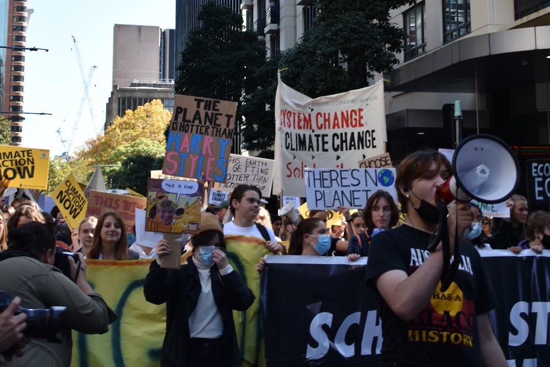 StrikeClimate's tweet photo. A MASSIVE THANK YOU TO THE OVER FIVE THOUSAND AMAZING STRIKERS WHO CAME TO OUR ELECTION CLIMATE STRIKE IN SYDNEY TODAY!!!
#ClimateStrike #FundSolutionsNotPollution #ClimateJustice https://t.co/wwgJjtl1iO