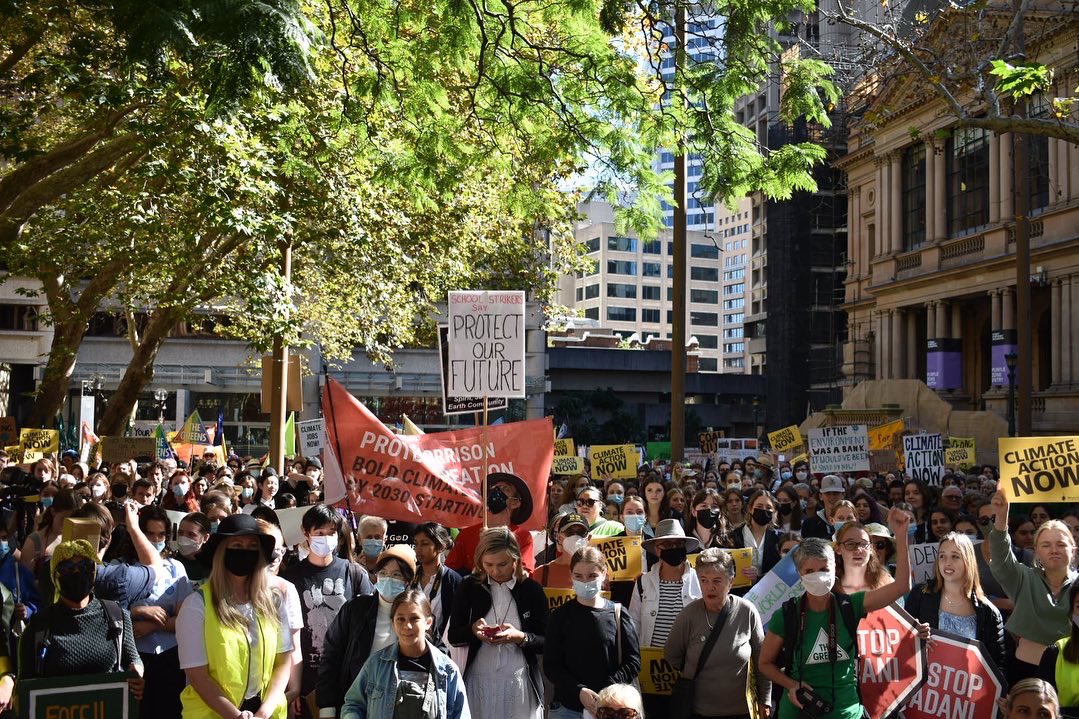 StrikeClimate's tweet photo. A MASSIVE THANK YOU TO THE OVER FIVE THOUSAND AMAZING STRIKERS WHO CAME TO OUR ELECTION CLIMATE STRIKE IN SYDNEY TODAY!!!
#ClimateStrike #FundSolutionsNotPollution #ClimateJustice https://t.co/wwgJjtl1iO