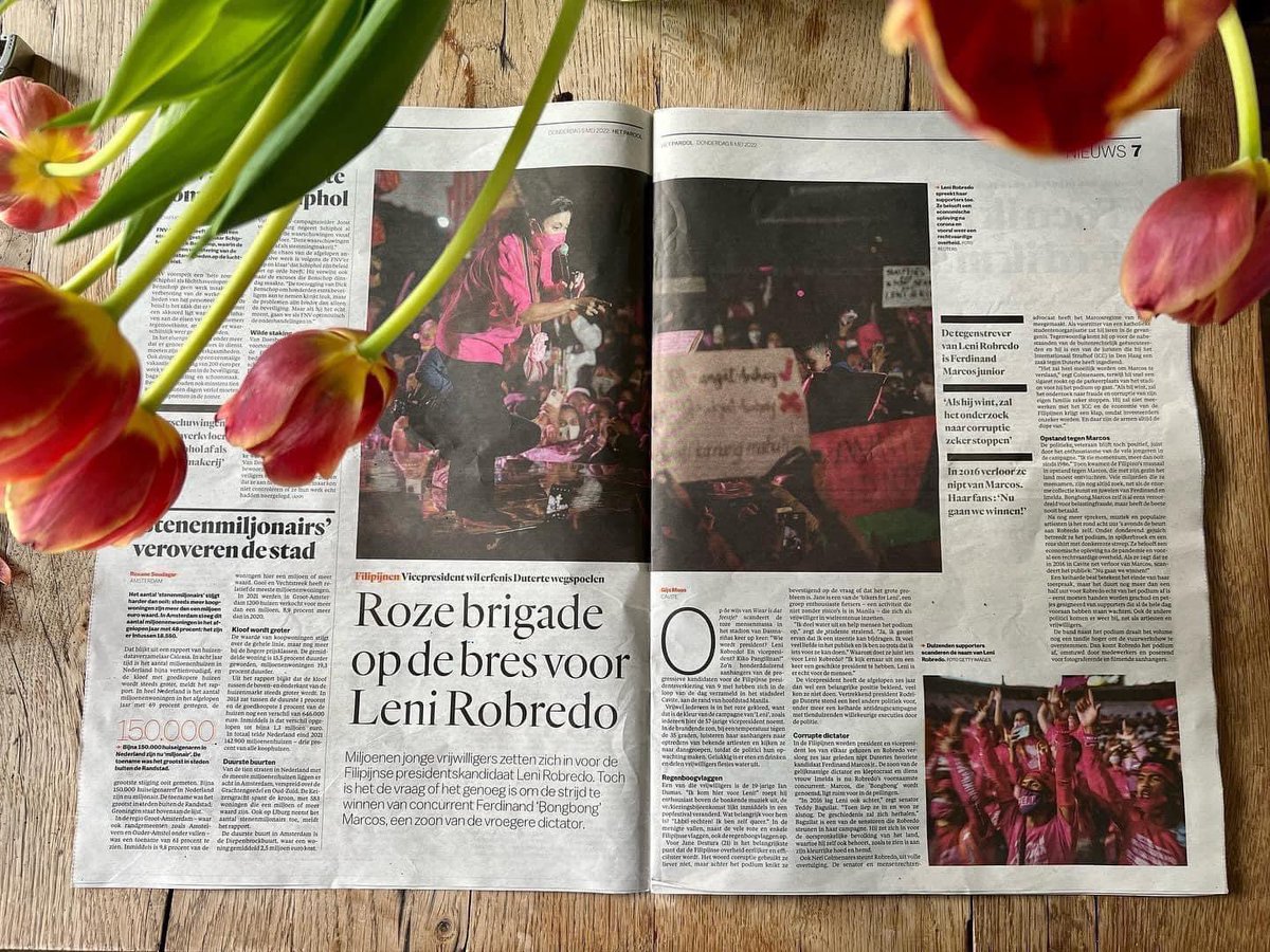 dixinyinli_'s tweet photo. Leni Robredo is in the Dutch newspapers, Het Parool and Trouw. 

The author likened the rallies as parties where food and drinks are shared and where the guests in extreme heat waits for the woman in pink while being entertained by artists.

#BicolIsPink #MakatiIsPink https://t.co/wGTB55pT3p