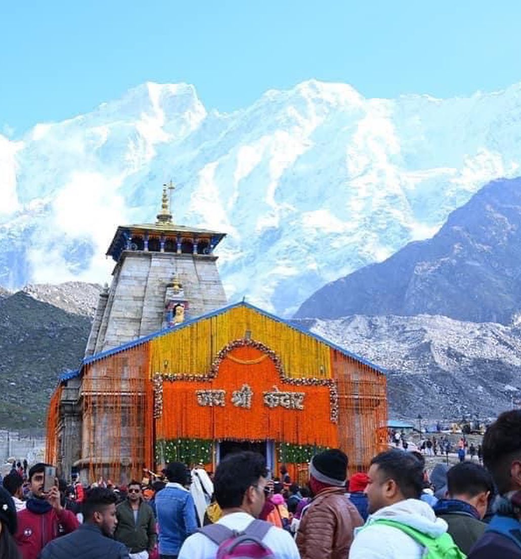 MaheshCGuptaBJP's tweet image. बाबा केदारनाथ की जय!!

वैदिक परम्पराओं, मंत्रोच्चार एवं भगवान भोले के जयकारों के साथ आज केदारनाथ धाम के कपाट खुलने की आप सभी शिवभक्तों को हार्दिक शुभकामनाएं।

मैं बाबा केदारनाथ जी से आप सभी के जीवन में खुशहाली एवं सुख-समृद्धि प्रदान करने की कामना करता हूं।