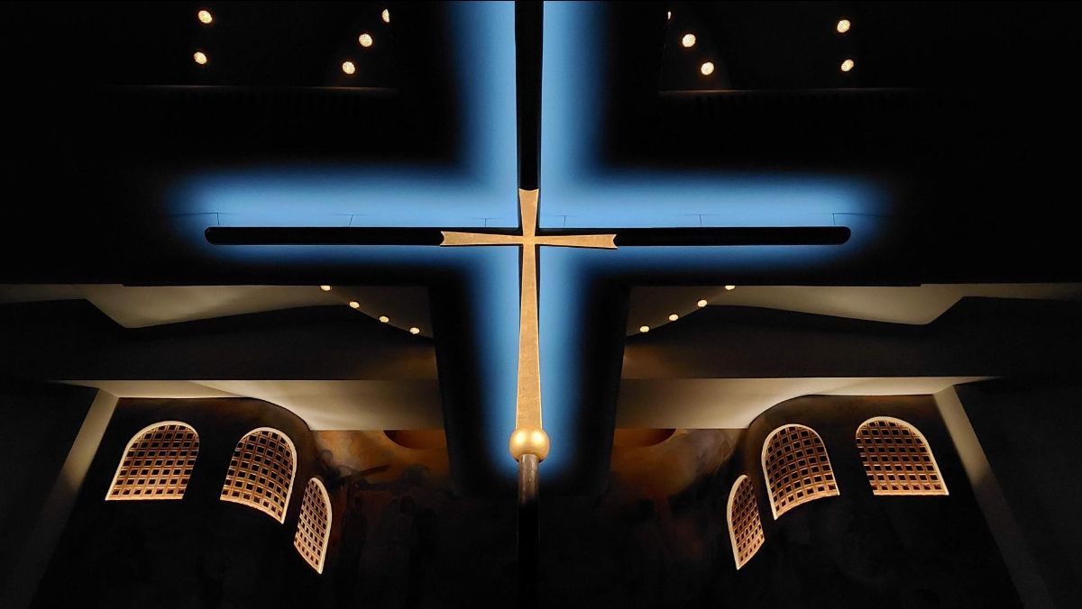 XicatoInc's tweet photo. First Renovation in 87 Years Brings a Shining Blue Light to a Historical Building - https://t.co/L1p7CGQUgq https://t.co/Rz514ocL1Z
