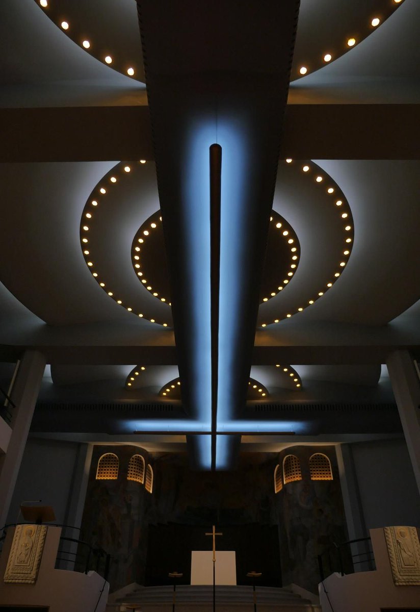 XicatoInc's tweet photo. First Renovation in 87 Years Brings a Shining Blue Light to a Historical Building - https://t.co/L1p7CGQUgq https://t.co/Rz514ocL1Z