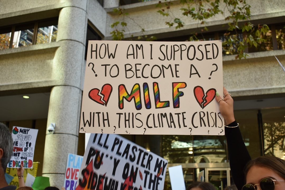 StrikeClimate's tweet photo. Here are some AWESOME signs from the strike in Sydney today!!!
#ClimateStrike #FundSolutionsNotPollution https://t.co/AoBPsdyTI5