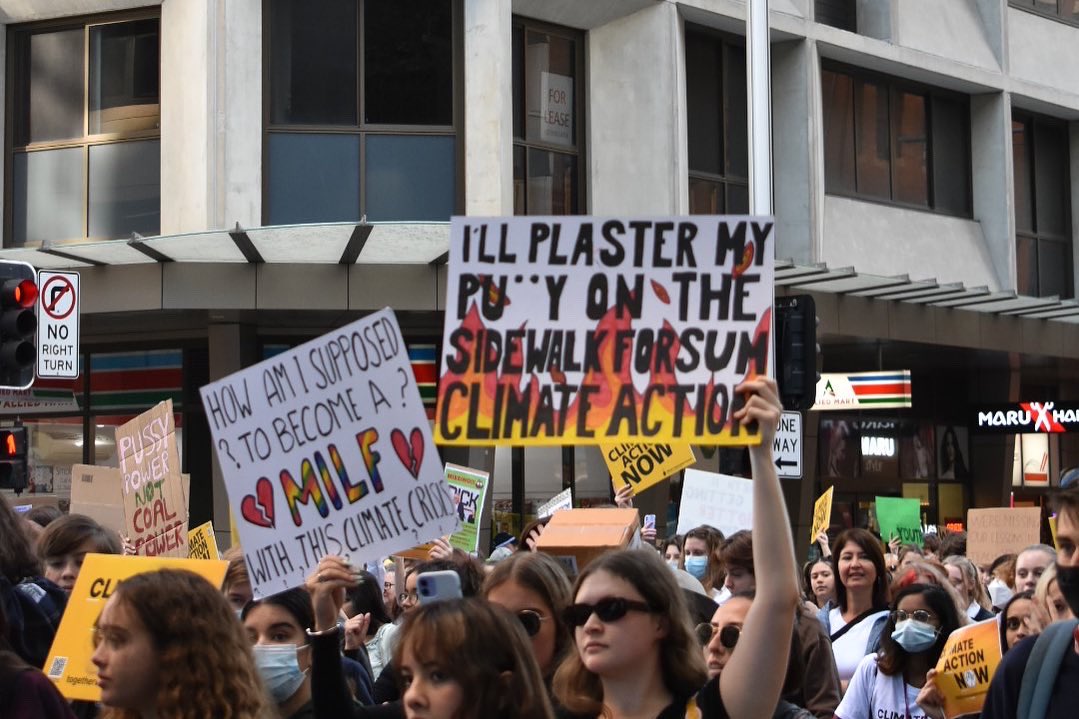 StrikeClimate's tweet photo. Here are some AWESOME signs from the strike in Sydney today!!!
#ClimateStrike #FundSolutionsNotPollution https://t.co/AoBPsdyTI5