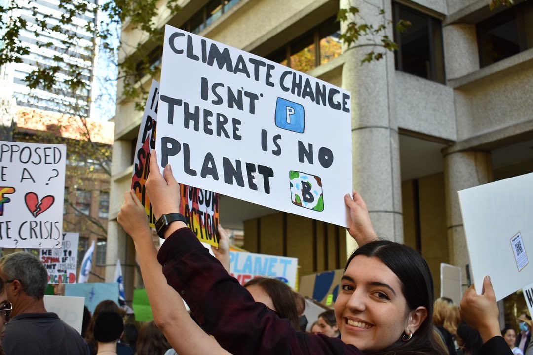 StrikeClimate's tweet photo. Here are some AWESOME signs from the strike in Sydney today!!!
#ClimateStrike #FundSolutionsNotPollution https://t.co/AoBPsdyTI5