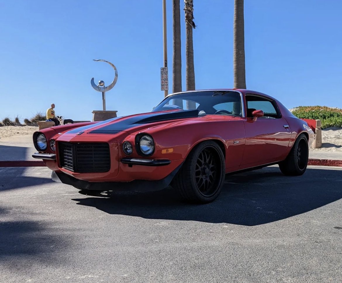 NadiaMiller82's tweet photo. Rolling in my #hotrod perfect for a #musclegirl ๐ช๐ผ Just another #CaliforniaAdventure ๐ด
#Camaro #splitbumpercamaro #musclecar #blonde #californialove #musclegirl #badass https://t.co/qinqnOundS