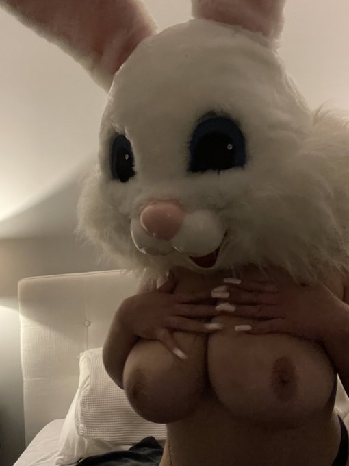 3 pic. Describe the backstory behind this photo? best responses get a rt #Nsfwtwt #nsfwtwtﾟ #tiddys https://t