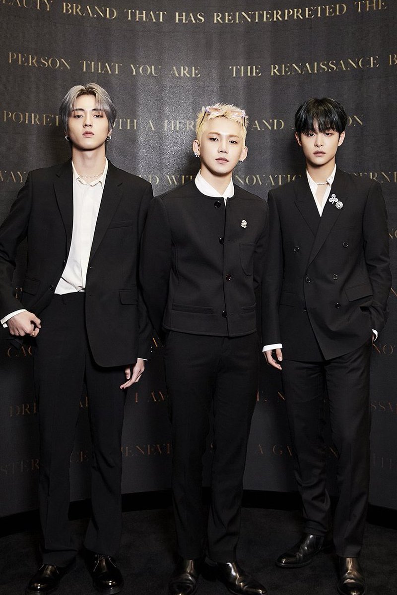 sukchives's tweet photo. choi hyunsuk being the expensive man that he is. 

#최현석 #트레저최현석 #CHOIHYUNSUK  
@treasuremembers https://t.co/nZIvcGZGpj