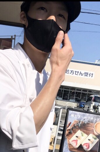 mslash_official's tweet photo. CHIGASAKI BAKERYの【青木さん】
フルーツサンドは塩がアクセントになっているけど、
青木さんには【塩対応】は全くない。
この感じの良さも
CHIGASAKI BAKERYの魅力の一つ。
#エムスラッシュ
#CHIGASAKIBAKERY
#LSCB
#高級食パン
#フルーツサンド https://t.co/U4refqDxbi