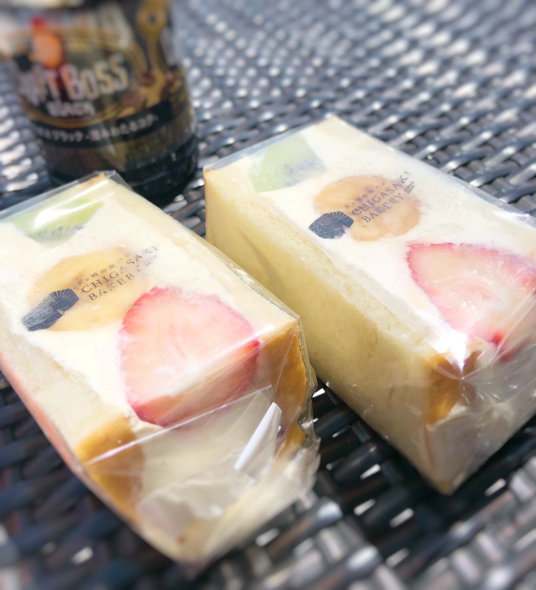 mslash_official's tweet photo. CHIGASAKI BAKERYの【青木さん】
フルーツサンドは塩がアクセントになっているけど、
青木さんには【塩対応】は全くない。
この感じの良さも
CHIGASAKI BAKERYの魅力の一つ。
#エムスラッシュ
#CHIGASAKIBAKERY
#LSCB
#高級食パン
#フルーツサンド https://t.co/U4refqDxbi