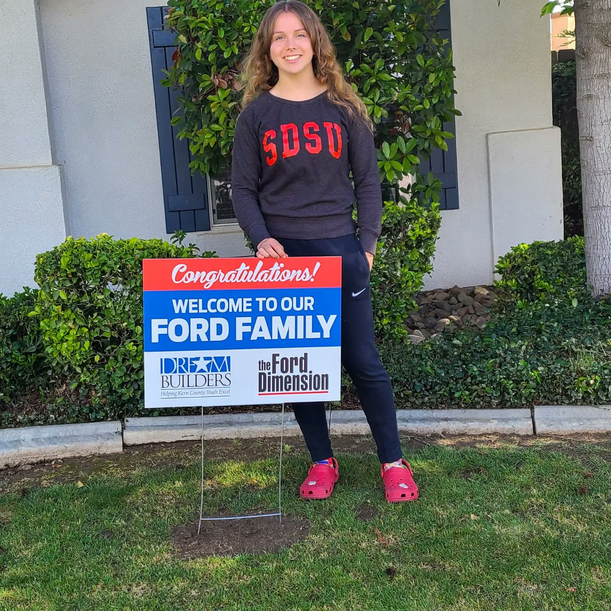 Blessed to announce my acceptance into the Ford Dream Builders leadership program! I cannot wait to work with this great group of 2023s and Ford staff to help better our community!