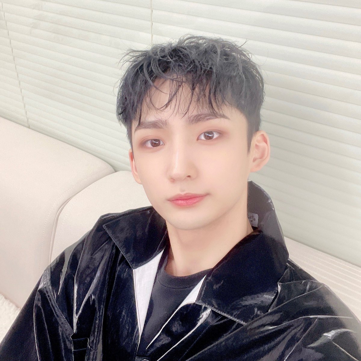 BXB_wolfburn's tweet photo. [#현우] 안녕하세요 여러분 현우입니다.
날씨도 점점 따듯해지고 있는 요즘 저희도 좋은 소식으로 여러분들께 돌아온 것에 항상 기쁜 마음입니다. 앞으로 더 많은 컨텐츠 영상 많이 기대해주세요🥳

#APRPROJECT #에이피알프로젝트 https://t.co/WizWmJiRnV