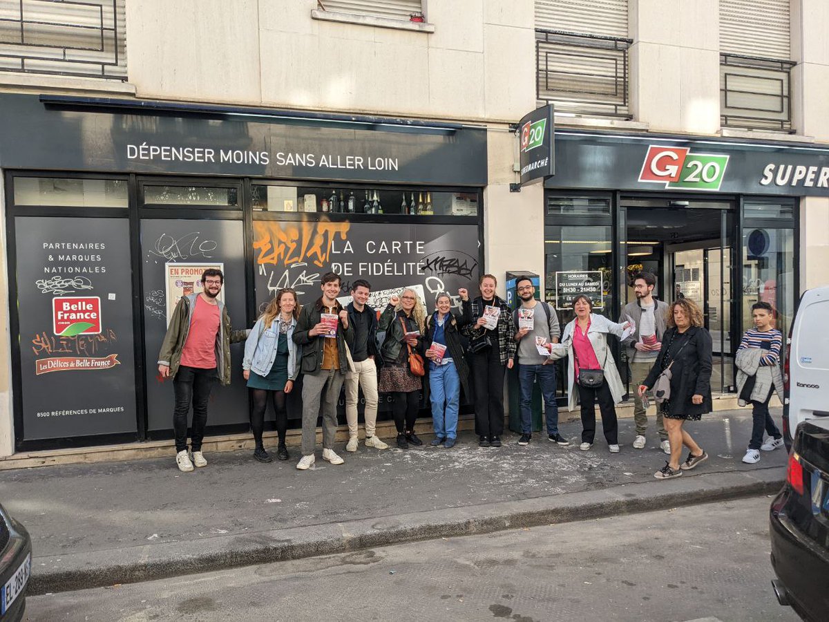 carolinemecary's tweet photo. #ViePolitique Tractage hier avec une belle équipe dynamique; chaque jour nous allons à la rencontre des citoyens pour présenter le programme de #Nupes aux législatives et la nécessité d'avoir une assemblée avec une gauche écolo majoritaire @circo7507 https://t.co/V5wBE6RGz5