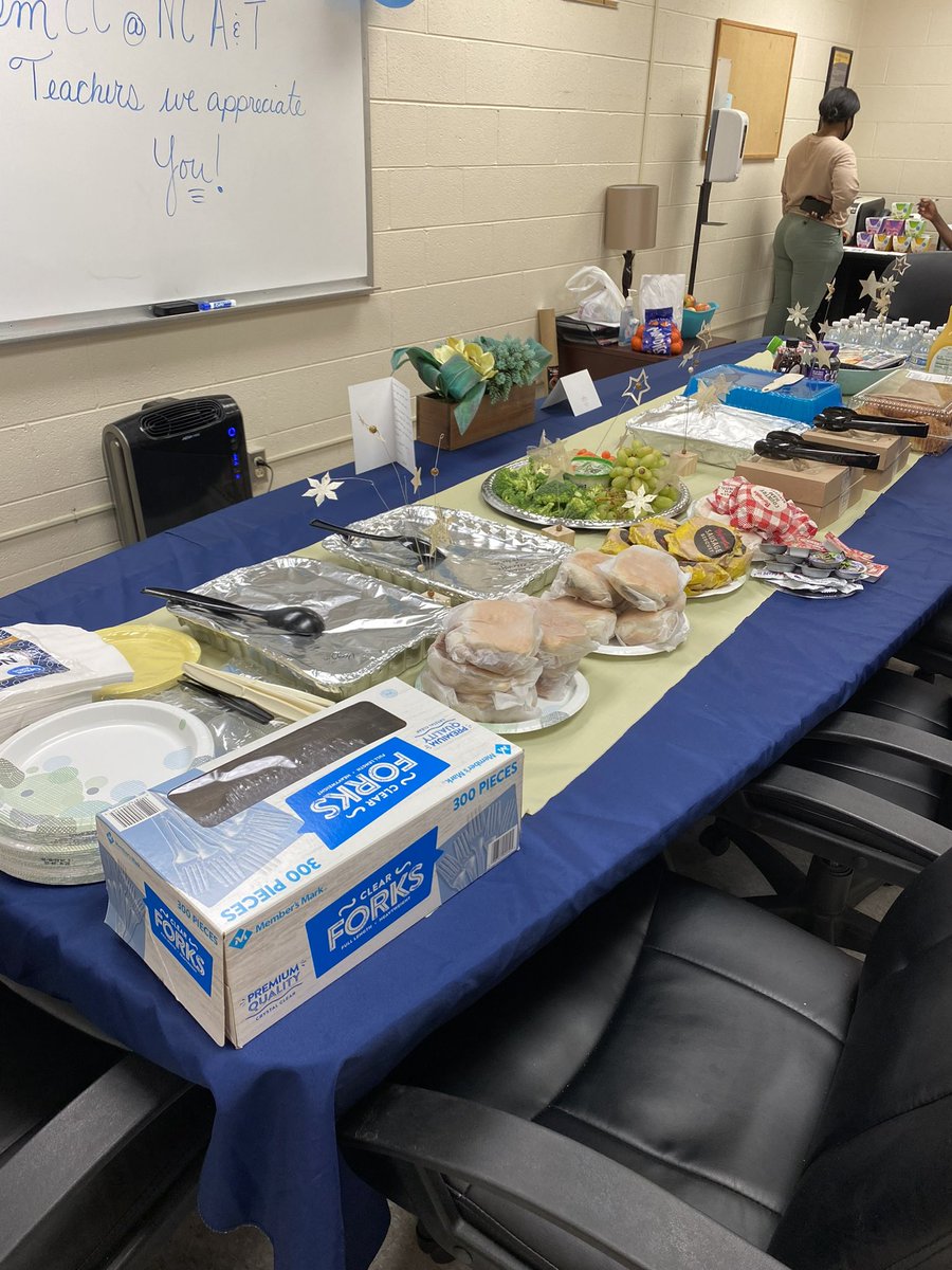 STEMECNCAT's tweet photo. A huge thank you to the #STEM PTSA for hosting a Teacher Appreciation Breakfast! #TeacherAppreciationWeek #STEMcares https://t.co/rItWFibsbT