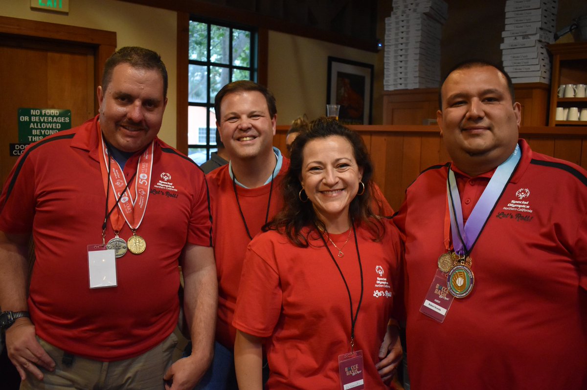 We had an awesome time at the Bocce Bash fundraiser tonight in Los Gatos! Community supporters joined #SpecialOlympics athletes & players from the @49ers & @SJEarthquakes, plus @sfsourdoughsam & @sjsharkie! Special thanks to co-chair @mmcglinch68 of the 49ers. 👏