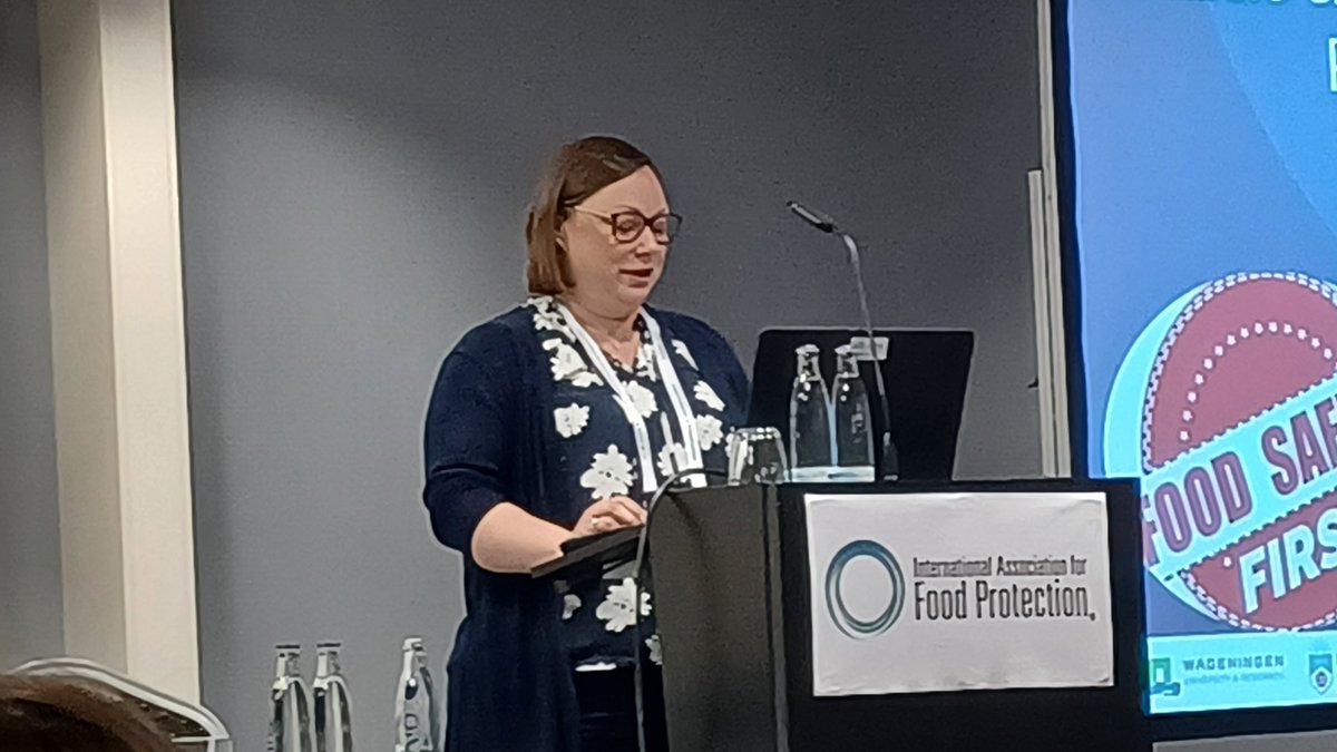 Research_Ellen's tweet photo. Convener and organiser @NicSharman kicks off the next #IAFP2022 @IAFPFood symposium session "Leading from the frontline" where the three speakers will consider if #FoodSafetyCulture improvements should start on the shop floor. https://t.co/GjFwV9HKOf