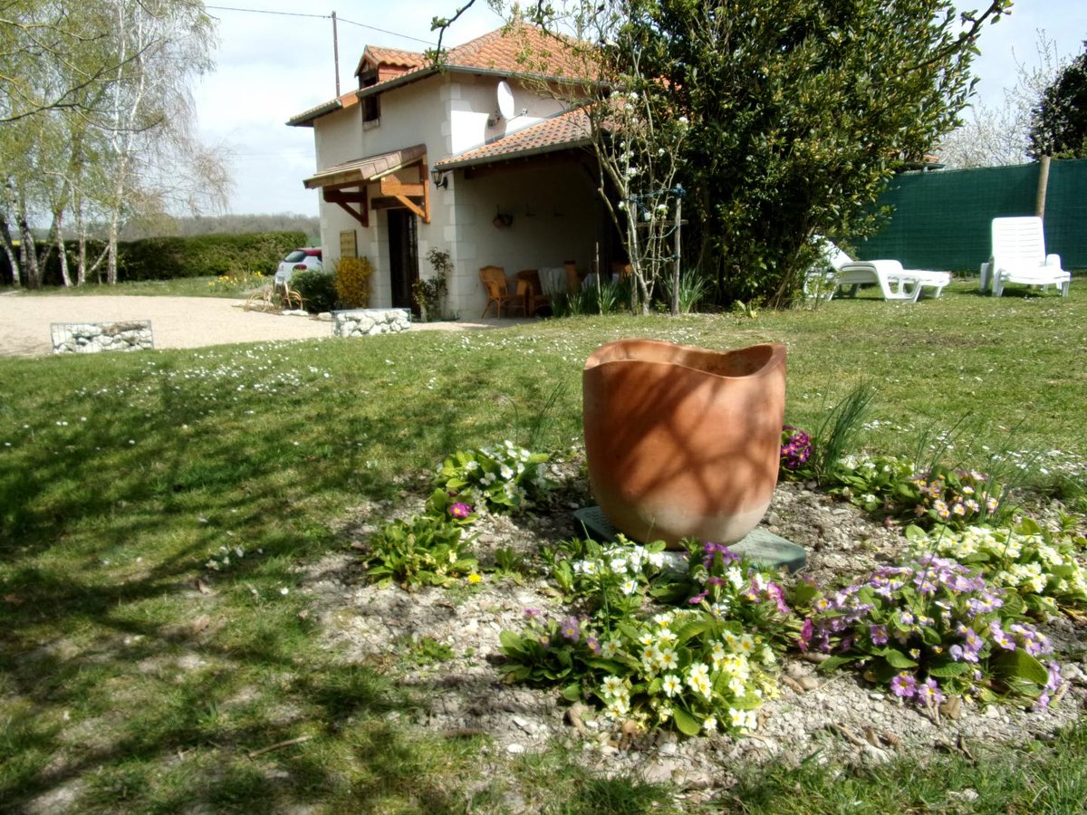 Qui va gagner 2 nuits au Relais de la Motte à Thuré? Ecoutez @Bleu_Poitou à 11h pour en savoir plus !
<a href="/OTChatellerault/">OTGrandChâtellerault</a> #jeuconcours