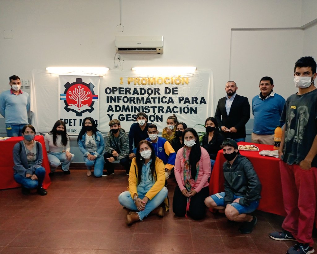 epet34's tweet photo. Con gran alegría entregamos los certificados a la 1° Promoción de Operadores de Informática Para Administración y Gestión del Anexo de Formación Profesional de la EPET N° 34.

#formacionprofesional #operadoresdeinformatica
#educaciontecnicadecalidad #educaciontecnicapublica https://t.co/MqDSsAHaWj
