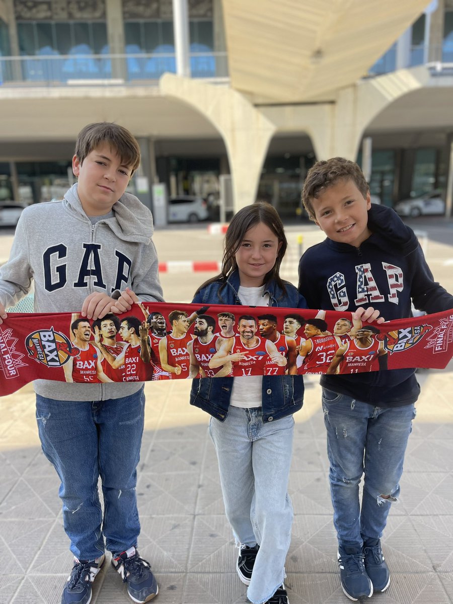 mireia_cots's tweet photo. @BasquetManresa @BAXI_ES From Valencia #roadtobilbao #LaMareaVermella @BasquetManresa @gradanimacio https://t.co/pCqXEWmdLJ
