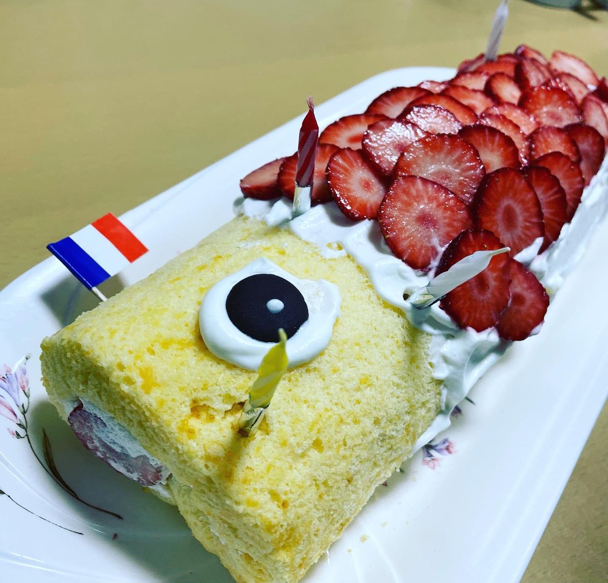 erabilog's tweet photo. イチゴのロールケーキを作りました。
こどもの日バージョンで鯉のぼりにしました。
#スイーツ #スイーツ女子 #スイーツ男子 #甘党 #手作りケーキ #手作りスイーツ #鯉のぼりケーキ #ロールケーキ #苺のロールケーキ #ストロベリーケーキ #sweetest #cake #strawberrysweets #rollcake #フォロー返し https://t.co/X6BhhX6nyK
