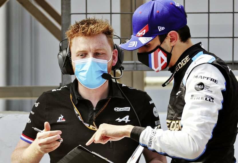 FFT_Alpine's tweet photo. Nos ingénieurs ont mis la mains sur un logiciel nous donnant toutes les informations nécessaires pour gérer les gp de nos pilotes.
Après négociation nous avons pu nous mettre d'accord sur son acquisition pour.... 0 euros.
Merci à notre généreux donateur.
Alpine https://t.co/e11LmikgH4