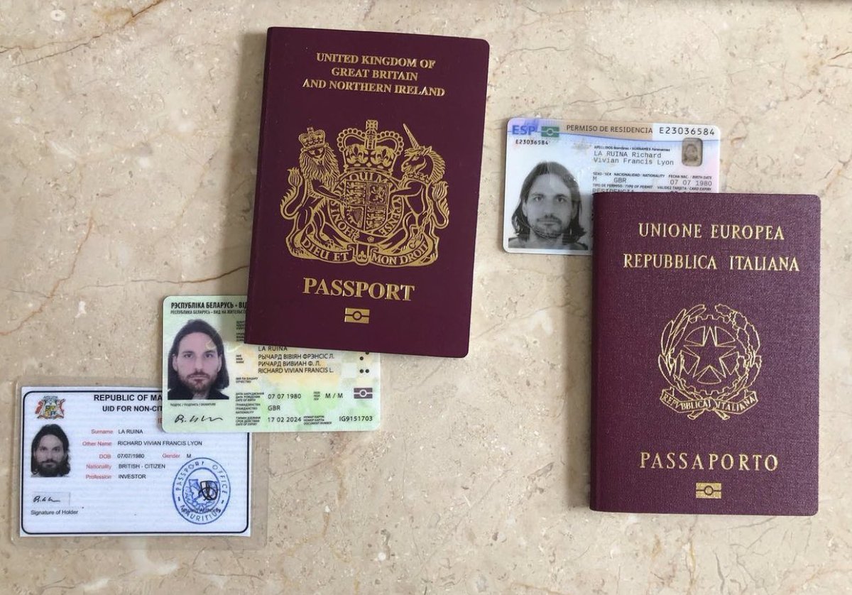 这个大哥是合格的护照、证件收集者： 英国🇬🇧护照意大利🇮🇹护照西班牙🇪🇸永居毛里求斯🇲🇺永居白俄罗斯🇧🇾居民今年马上拿到🇦🇪迪拜居民卡评：  旱的旱死