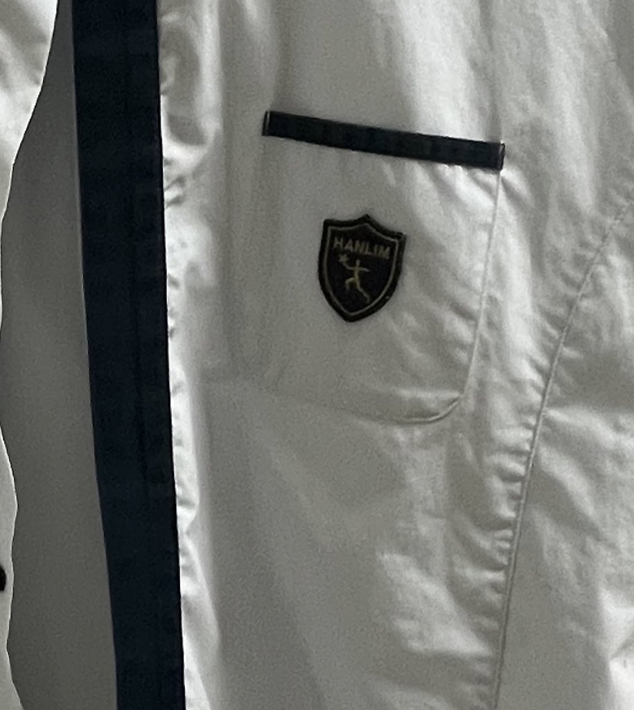LeeES21026_'s tweet photo. I sell a uniform in hanlim high school!! https://t.co/d94X8VyiaN