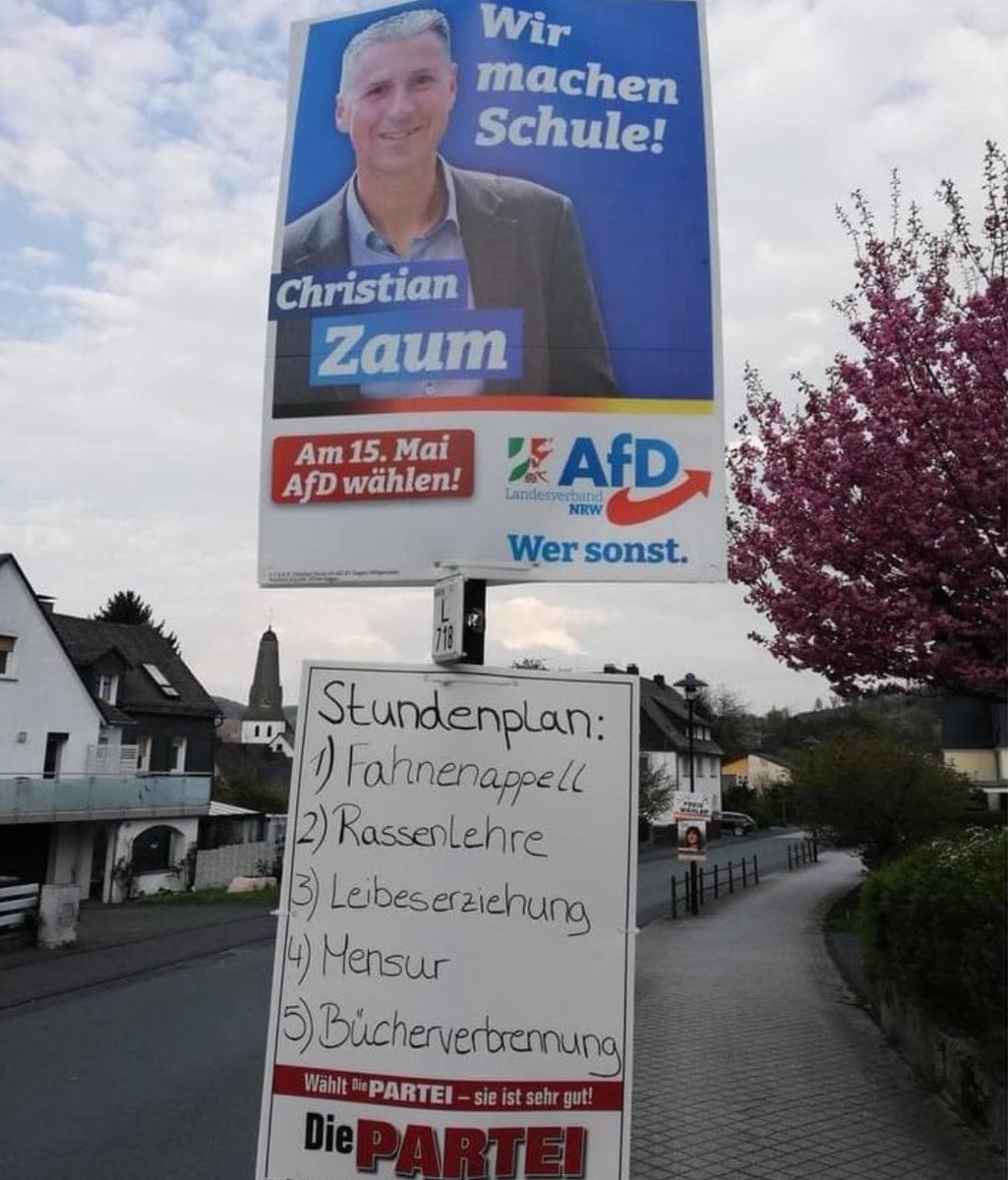 MartinSonneborn's tweet photo. Die PARTEI informiert… https://t.co/sfOTP3wEdR