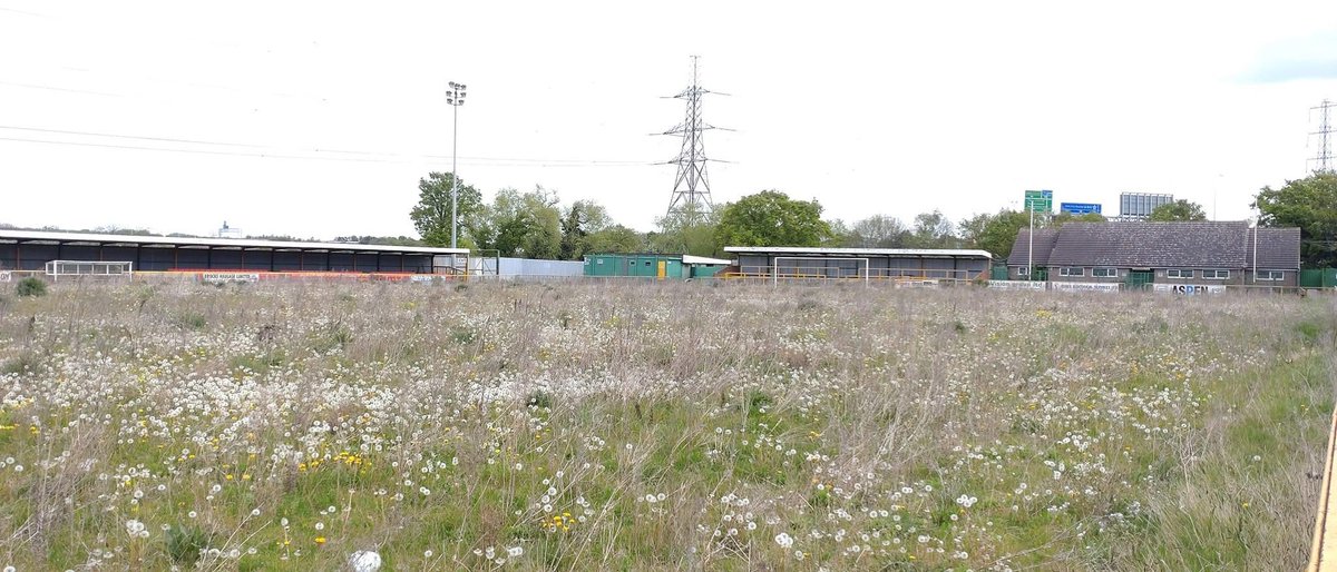 GraysAthleticFC's tweet photo. What a waste! Thurrock FC’s ship lane this week. If only there was a club that was homeless that could take over the ground…… https://t.co/QveM3dsSr0
