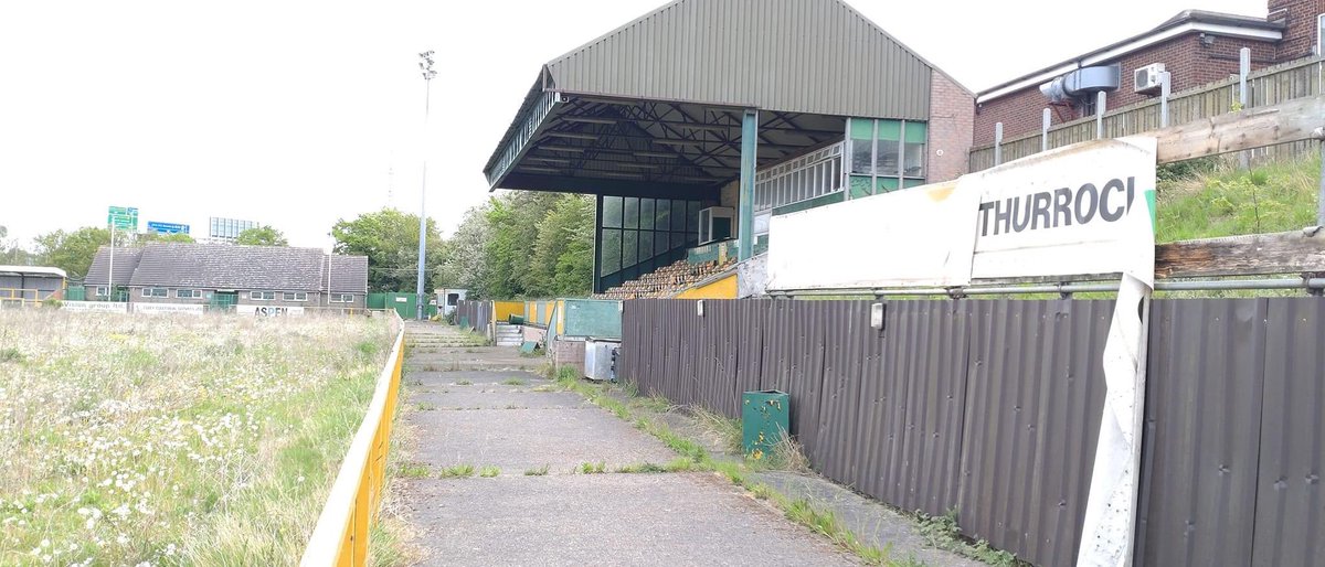 GraysAthleticFC's tweet photo. What a waste! Thurrock FC’s ship lane this week. If only there was a club that was homeless that could take over the ground…… https://t.co/QveM3dsSr0