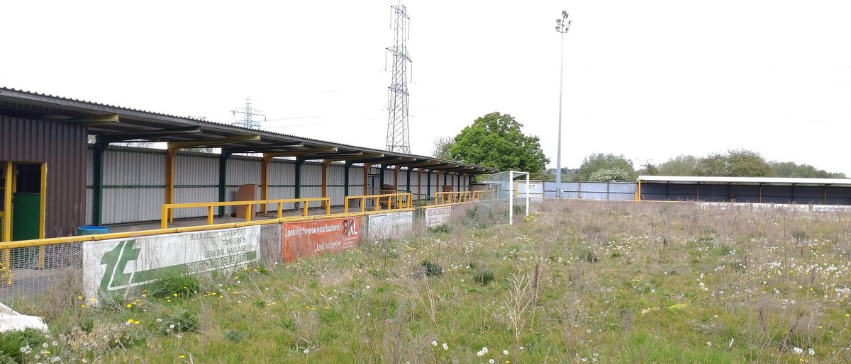 GraysAthleticFC's tweet photo. What a waste! Thurrock FC’s ship lane this week. If only there was a club that was homeless that could take over the ground…… https://t.co/QveM3dsSr0