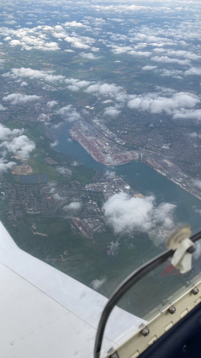 NJWebbUK's tweet photo. @Pilotworldshop I was. To Cranfield and back from Guernsey. Southampton from FL90 below. https://t.co/a04MM3Se60